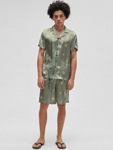 Load image into Gallery viewer, Men Funny Star Print Revere Collar Short Sleeve Home Silk Sleepwear Pajamas Set
